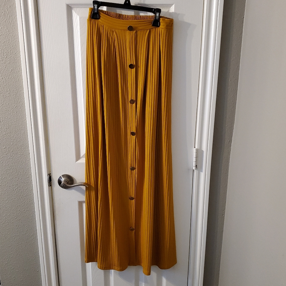 Mustard Button Front Maxi Skirt sz Medium
